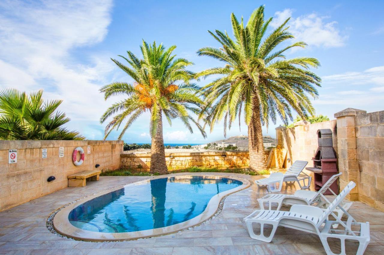 5 Bedroom With Private Pool & Views * Għarb