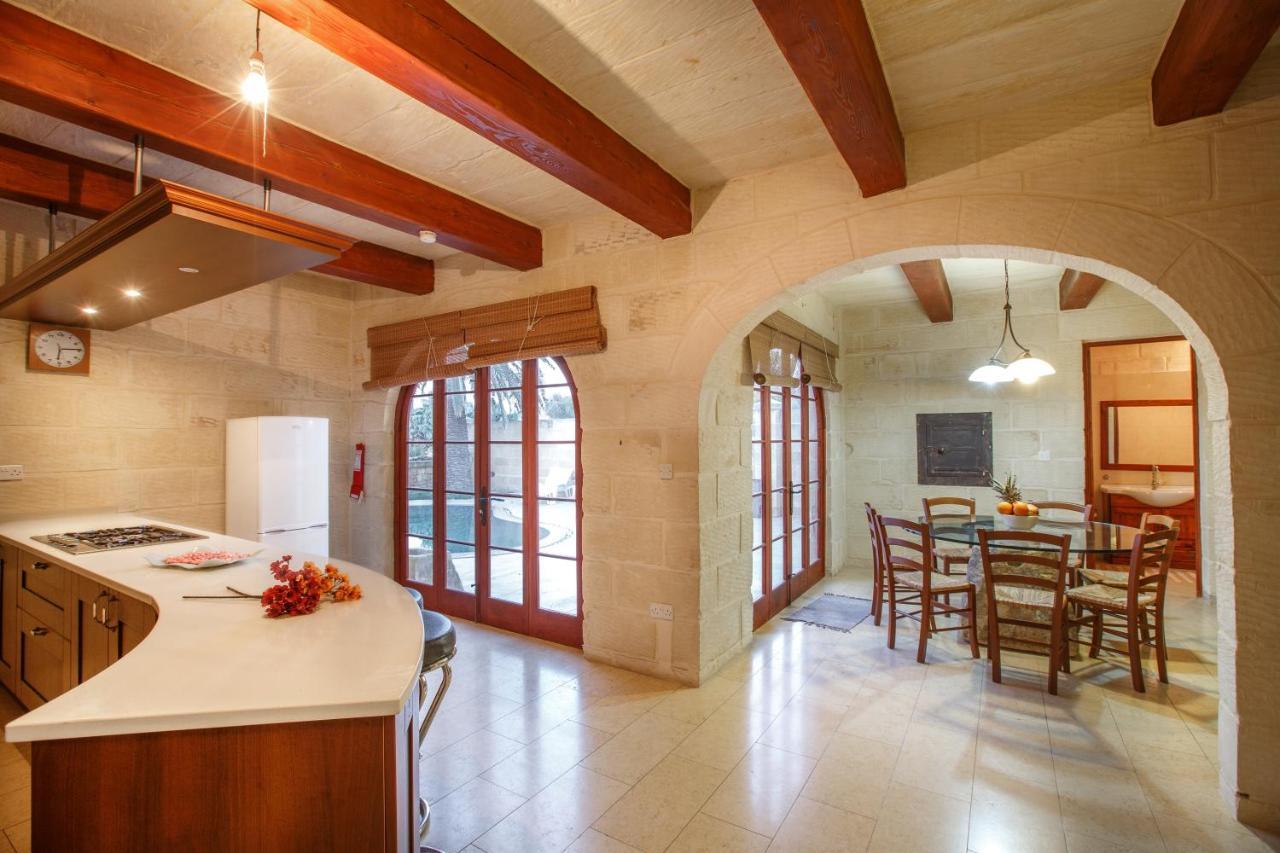 5 Bedroom With Private Pool & Views