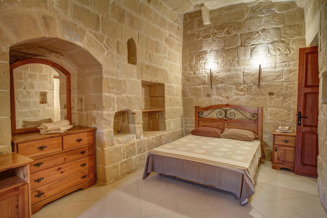 5 Bedroom With Private Pool & Views