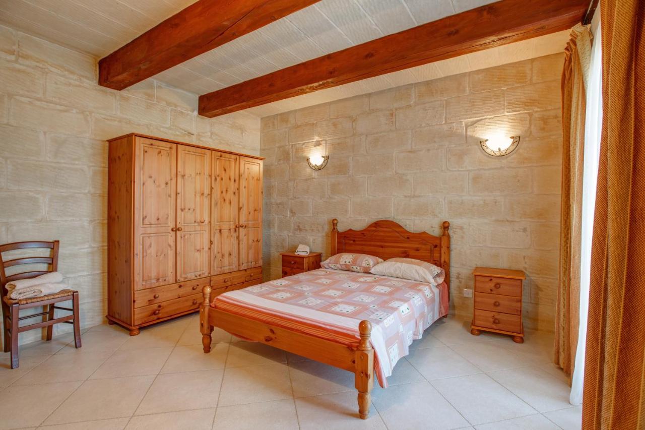 5 Bedroom With Private Pool & Views *