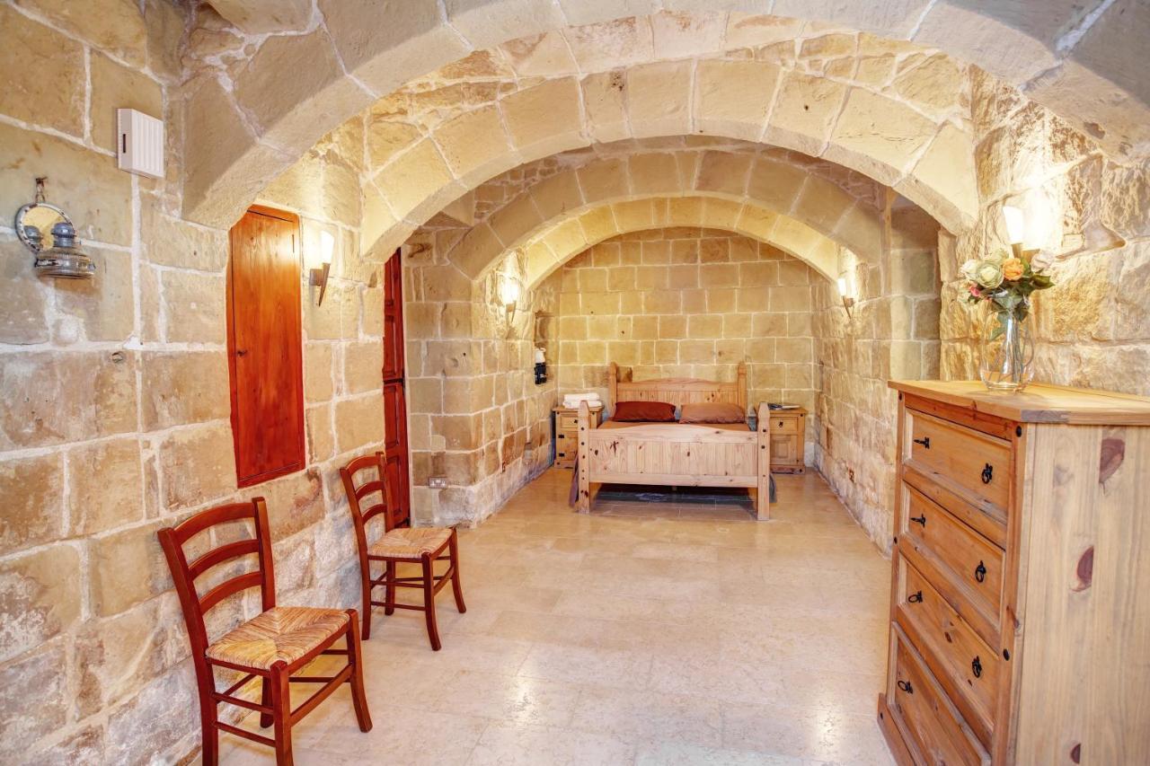 5 Bedroom With Private Pool & Views