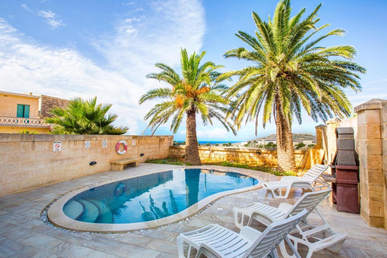 5 Bedroom With Private Pool & Views Casa vacanze Għarb