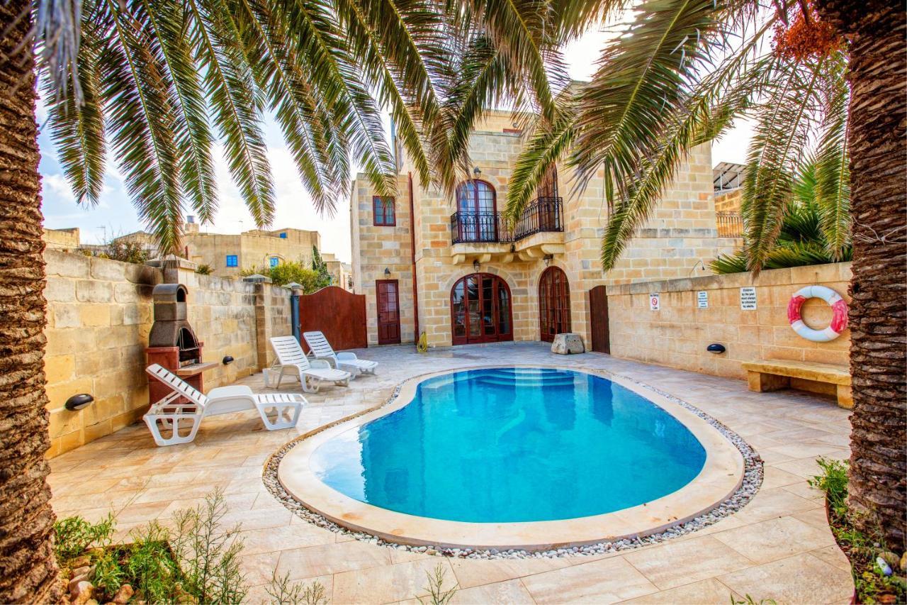 5 Bedroom With Private Pool & Views Nyaraló
